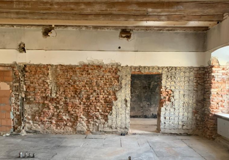 Historischer Saal – Rückbau bis auf Ziegelmauerwerk
