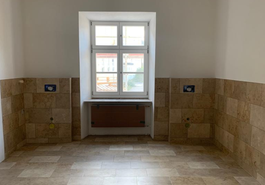 Küchenvorbereitung – Natursteinbelag und Laibungen