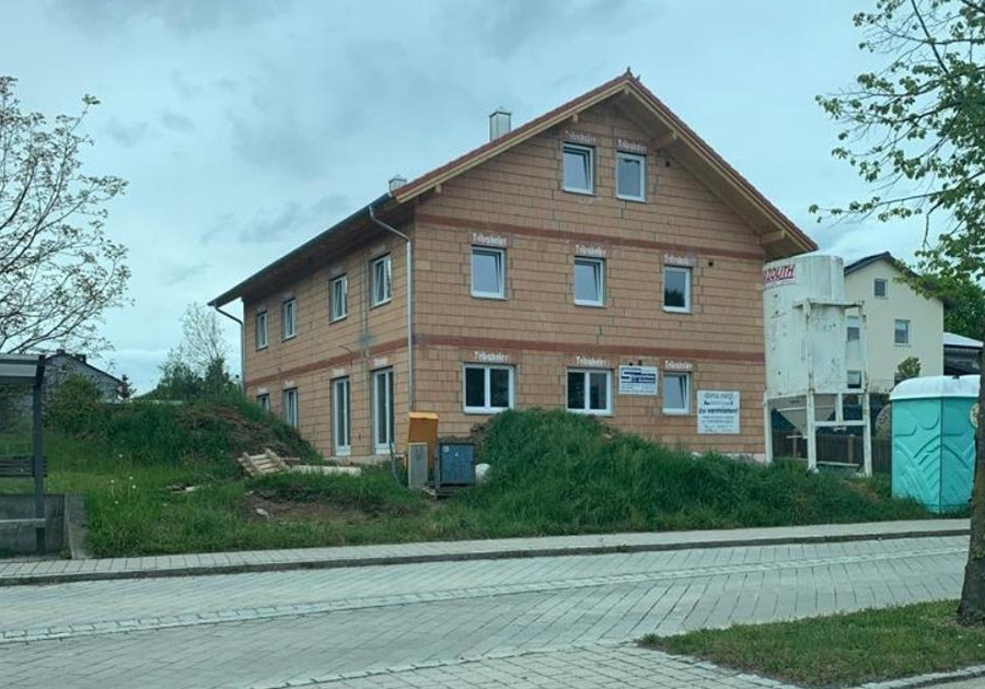 Mehrfamilienhaus-–-Rohbau-vor-Aussenanlagen-Neuhaus-am-Inn-Vorher.jpg